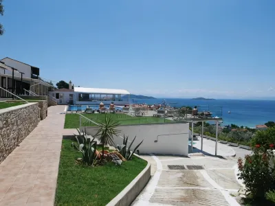Hotel Rene Hotel dekat Pantai Elias