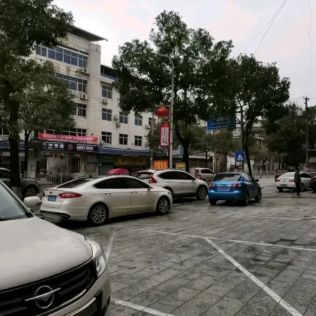 Dongkou Lantian Light Luxury Hotel