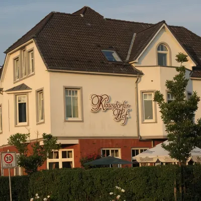 Klausdorfer Hof Hotels near Mediendom