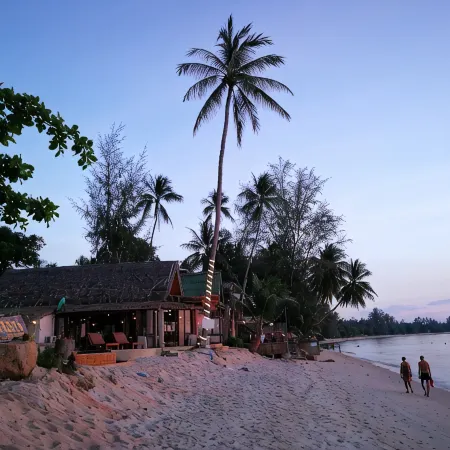 Lipa Lodge Beach Resort Отели рядом с достопримечательностью «Пляж Никки-бич»