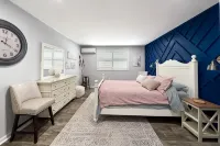 Lovely Renovated 2-Level Condo + Pool + Steps to the Beach!