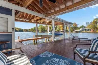 Waterfront Cabin with Firepit, Best Sunset Views. 5 Mins from DT Littleton