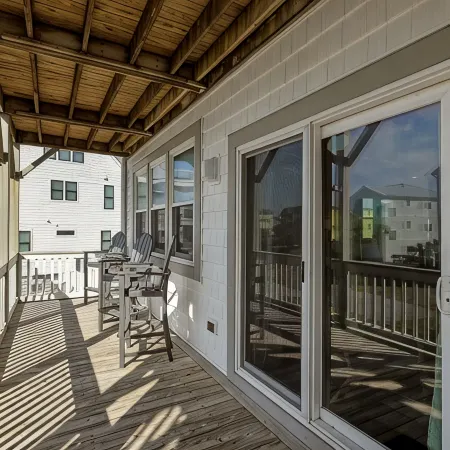 Between The Blue - Oceanside 2B/2B Condo w/ Pool