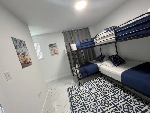 3BR, 3 BATH house NEW JACUZZI. SLEEPS 11 - Homestays