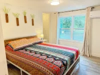 Modern 3 Bdrm Cottage Retreat by the Springs - Homestays