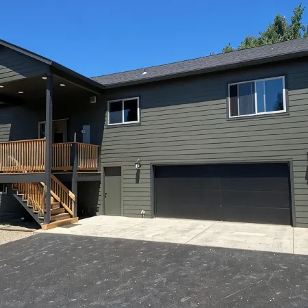 New Riverfront Retreat Home on 1 Acre - WiFi, A/C, Covered Deck and Spa