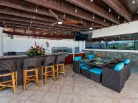 Unique Golf Retreat: Pool ~ Hot Tub ~ Scenic Views Hotel a Pristine Bay