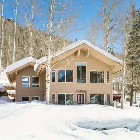 Close to town cabin w/Hot Tub in Steamboat Springs