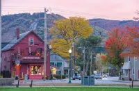 Quintessential farmhouse with hot tub, mountain views, sparkling clean