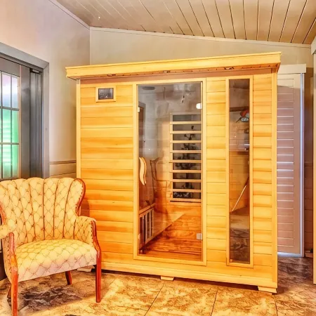 Yosemite Mountain Chalet with private sauna, decks, fireplace, air hockey & WiFi