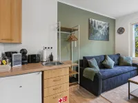 Vorstadtoase für 3 - Badewanne, Queensize-Bett, Netflix, Parken, Nähe BER Hotels in Eichwalde