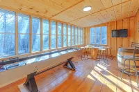 Incredible Smoky Mtn Lodge w/ Hot Tub Trails & Creek - 산장