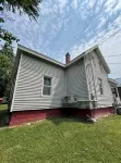 Charming 3-bedroom house with AC, WiFi and a large yard in the heart of Bangor!