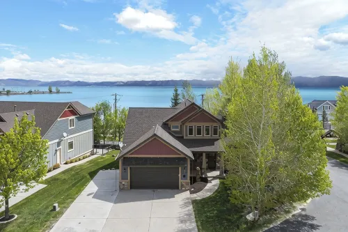 Lakeside Haven, a cozy and relaxing home that sleeps 24 with pool/hottub access!