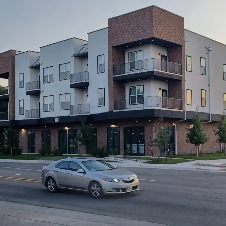 Charming 2-Bedroom Apartment in Downtown Manor