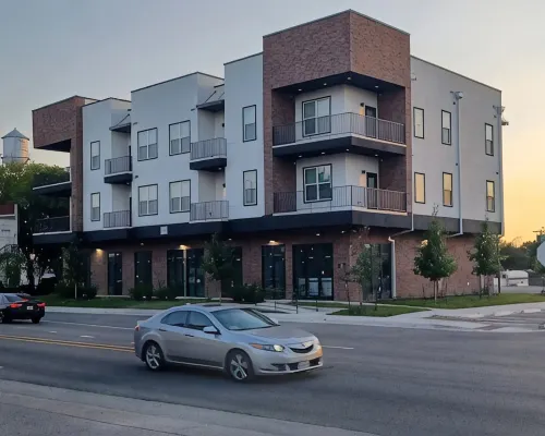 Charming 2-Bedroom Apartment in Downtown Manor Hotels in Manor