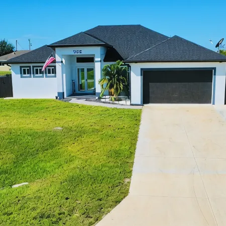 Modern & Private Apartment with Kitchen in Lehigh Acres – Independent Entry