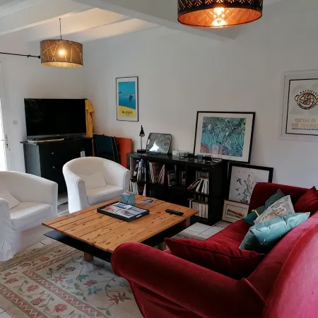 Quiet village, walking distance to the beach