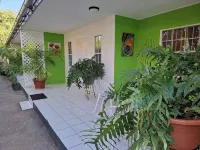 Tropical palm resort is a nice quiet and safe place to stay with friends or fam - 2-نجوم