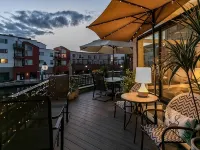 Gorgeous Lake Front Home, Central Location Hotels in Tualatin