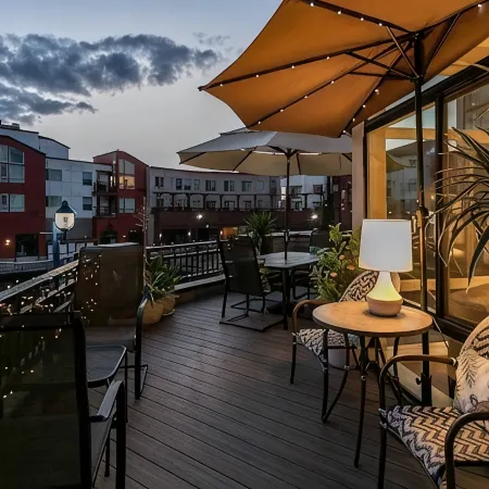 Gorgeous Lake Front Home, Central Location
