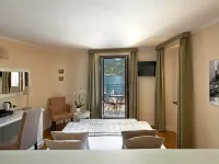 Hotel Garni Corona Hotele w: Menaggio