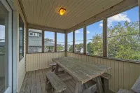 Renovated, Pet-Friendly,  with HOT TUB - Highly Walkable Location