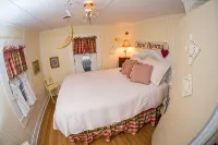 Beach cottage in the heart old town Manteo 0BX.  welcome - 3-Star