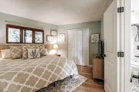 GUEST FAVORITE! Mountain Views, Golf, Hiking, Pickleball, FAMILY & PET Friendly