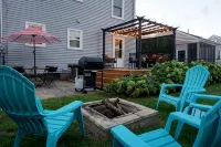 Vibrant Getaway! 2 Baths + Walk in Shower, Great Amenities & Value - Homestays