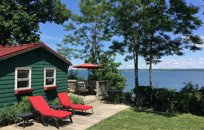 Cozy Cabin with 165 Ft Beach and Wood-Fired Hot Tub! Center of Flx Wine Country!
