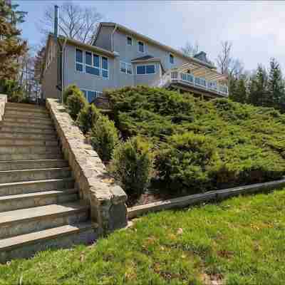 Candlewood Lake - Family Getaway with direct lake access. 3775 sqft home. Others