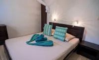 Villa Paradissol – Tropical Haven with Pool, Near Beaches, Warm Hospitality - С тренажерным залом