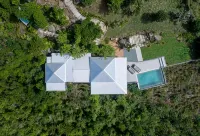 Stylish, Secluded Villa with Pool, Hot tub and Stunning Views - วิลล่า