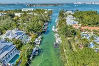 Your Personal Resort-7Br-12 Beds, Pool, Bocce Ball, Boating & so Much More! - 4 stjerner