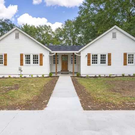 Cozy 2BR Cottage in Downtown Warm Springs (A)