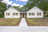 Cozy 2BR Cottage in Downtown Warm Springs (A) - Homestays