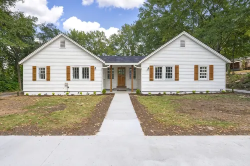 Cozy 2BR Cottage in Downtown Warm Springs (A)