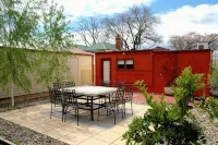 Gorgeous, pet friendly, family sized cottage in the perfect location. - บ้านพักหลังเล็ก