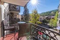 1 min. walk to slopes!Mountain view! Steps to ski lift/gondola, shops & dining! - Bjergudsigt