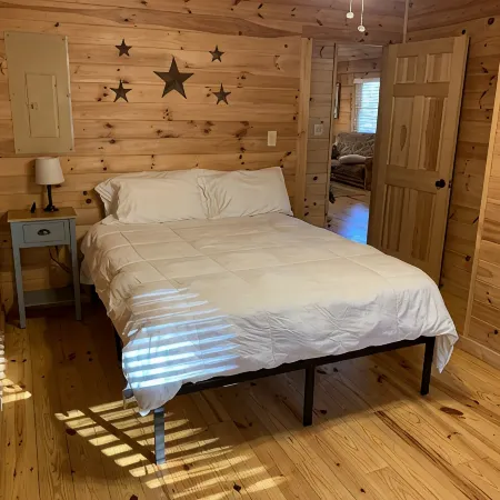 Summer Special — Book 5 Nights 6+7th Free — Log Cabin with Privacy+ Firepit