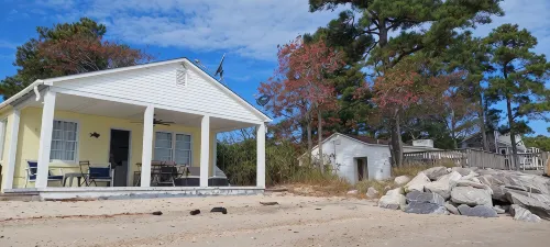 Private Beach Front Getaway at The Sunshine Beach Cottage. - Beach