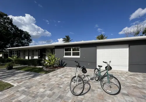 WATERFRONT MODERN 4/2 FLORIDA HOME POOL BOAT DOCK AND LIFT DIRECT GULF ACCESS - ビーチサイド