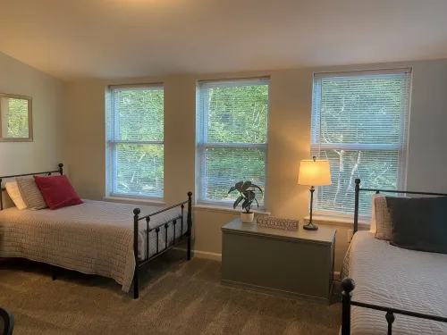 Locate on Hidden Valley Resort close to the ski slopes and Highland Golf Courses - 4-Star