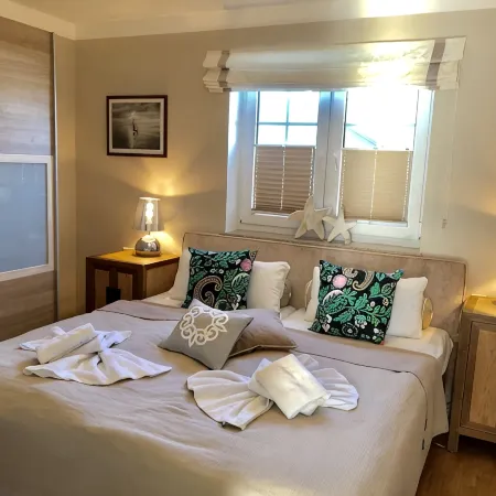 Exclusive apartment with garden and fireplace near the beach Hotele w: Zingst