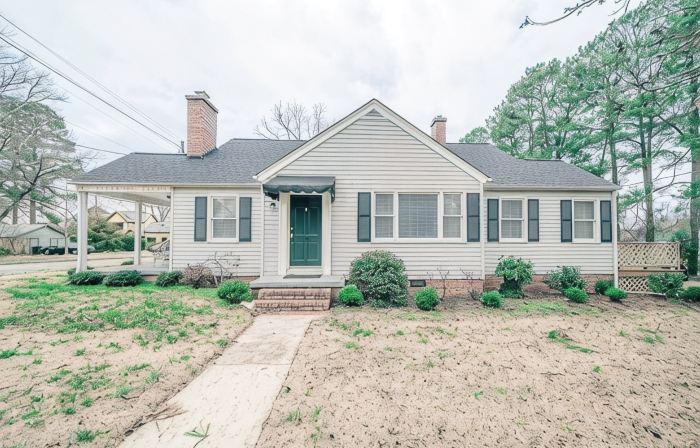 Center Street Retreat - One Block from Downtown Apex