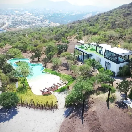 Casa Moderna con Recamara en Planta Baja, Juriquilla
