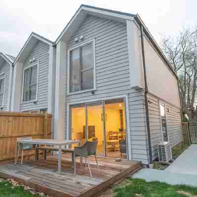 5 minutes to CBD , Parking, Kid and Pet Friendly Hotel Exterior