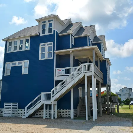ComeSailAwayOBX-gorgeous 6 bedrooms/5.5 baths, oceanviews, pool, hot-tub,  beach