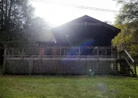 Charming Creekside 1940s Cottage, Kid/Dog Friendly